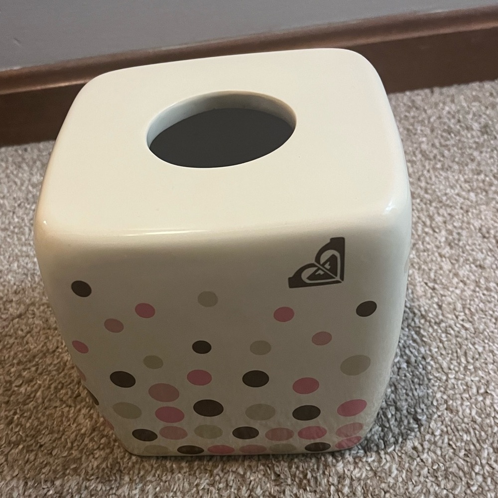 Roxy Go See Dots Tissue box holder